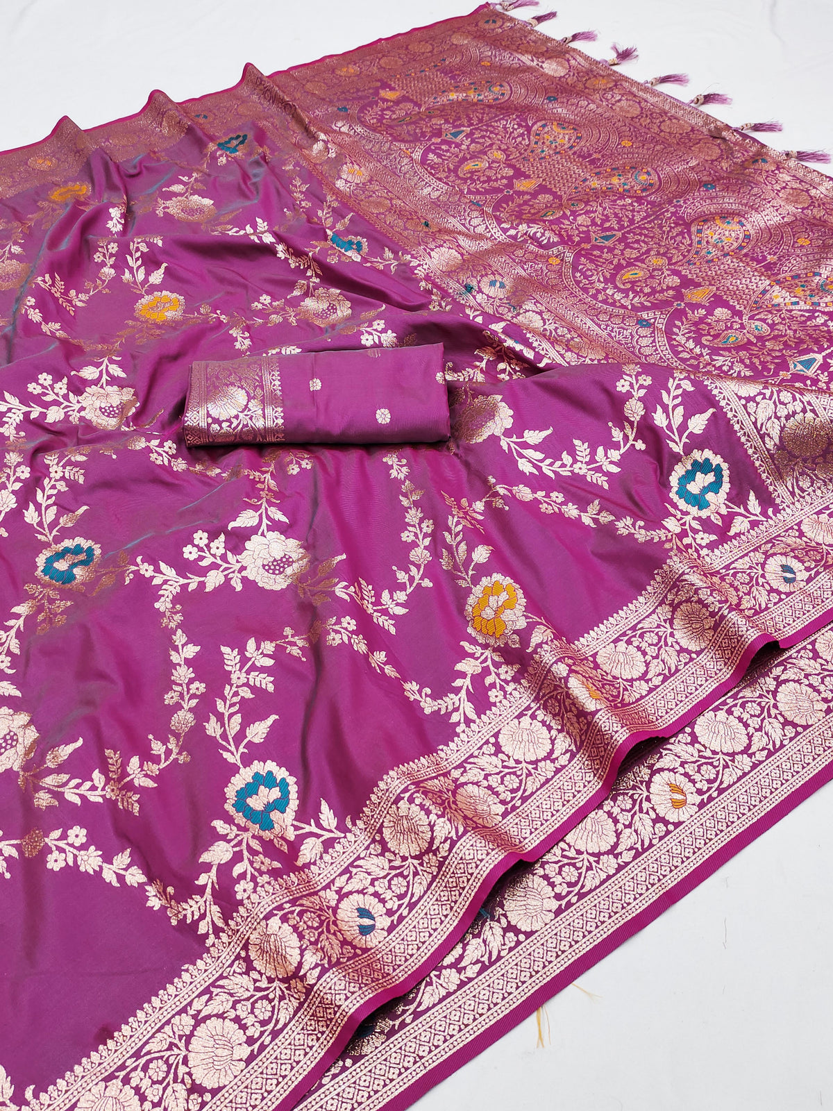 Graceful Pink Banarasi zari weaving Soft Silk Saree For Women