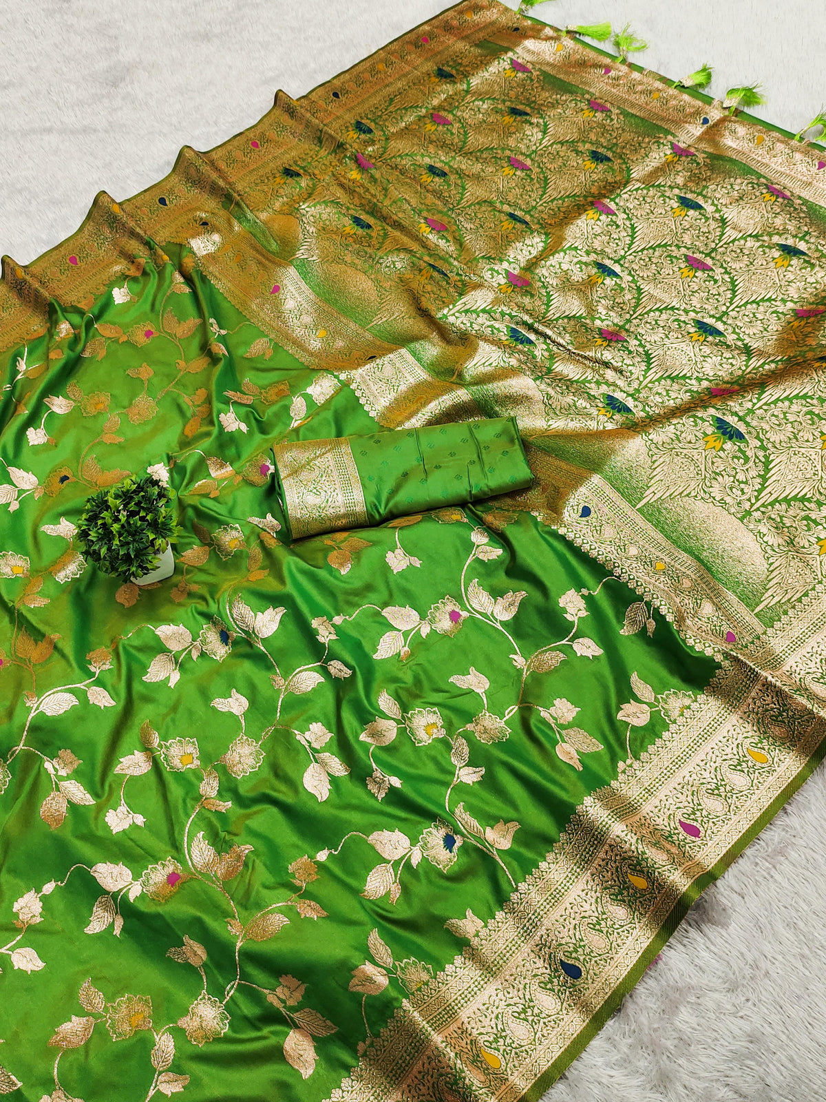 Radiant Green Banarasi Silk Saree Elegance and Tradition