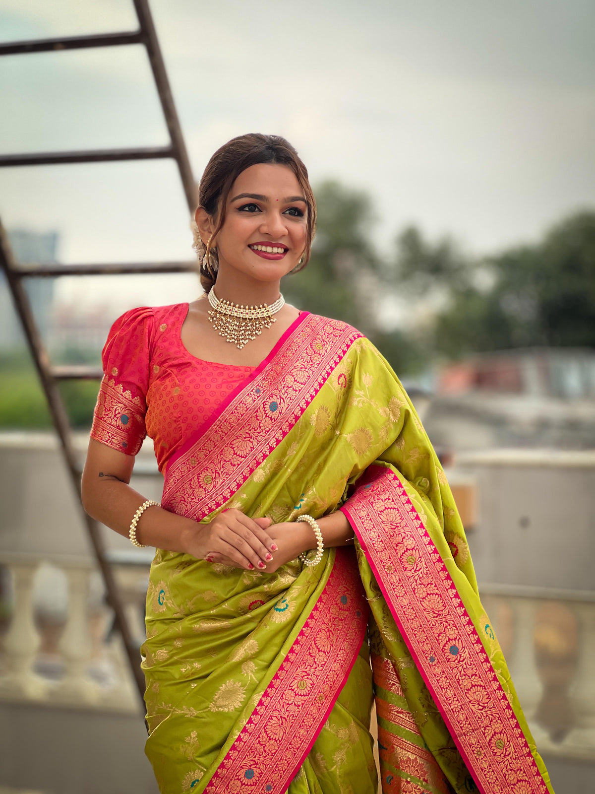 Elegant Green and Pink Banarasi Silk Saree with Zari and Meenakari Weaving